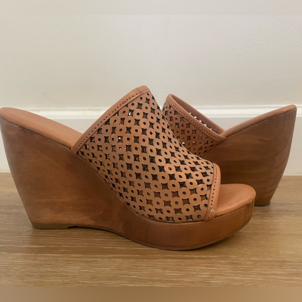 Very Volatile womens wedge high heel wooden sandals 7